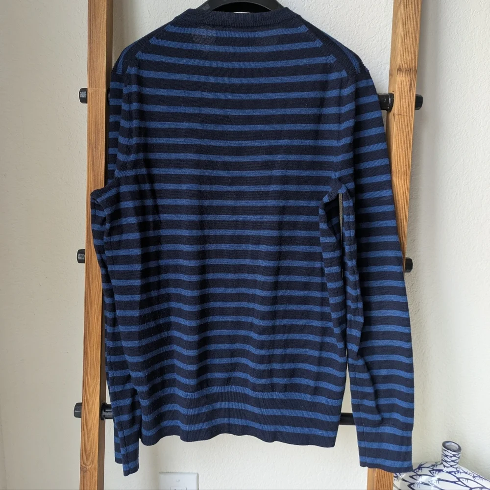 Banana Republic Men's Blue and Black Striped Sweater - Size S